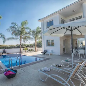 https://flouressia-gardens-villas.protaras-cy-hotels.com