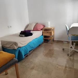 https://confortable-habitacin-cntrica-en-piso-privado.es-andalucia.com